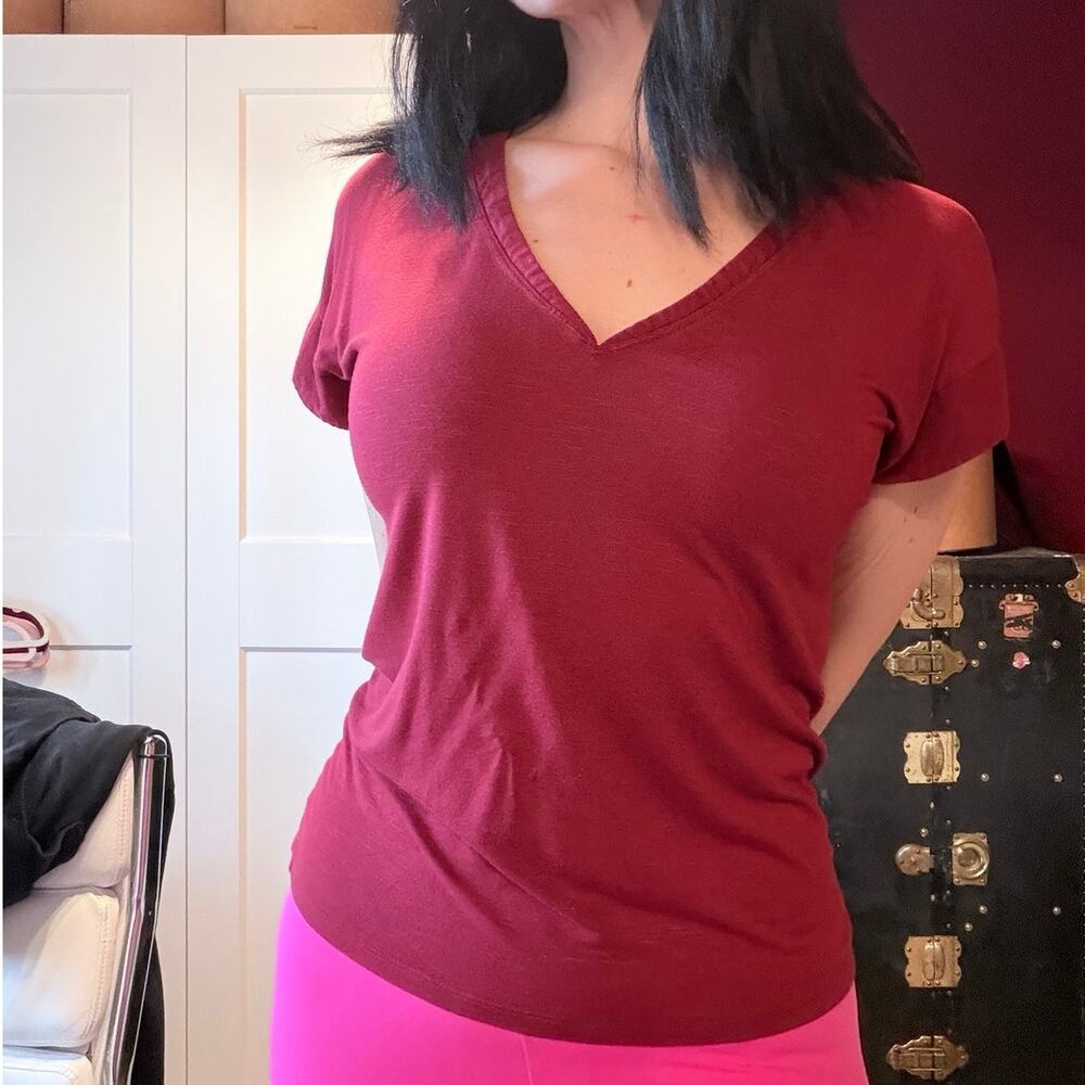 dark red v neck lightweight t shirt whbm